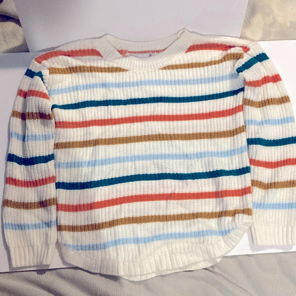 This is a lightly used kids sweater with no stains, rips, or lose strings.
